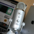 USB-микрофон «Blue Yeti» со стерео, кардиоидной, всенаправленной и двунаправленной записью